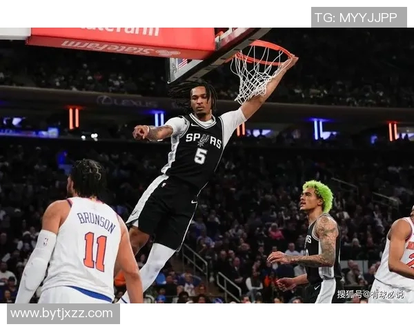 美国NBA篮球明星在全明星赛上取得精彩表现，帮助东西部全明星队获得胜利